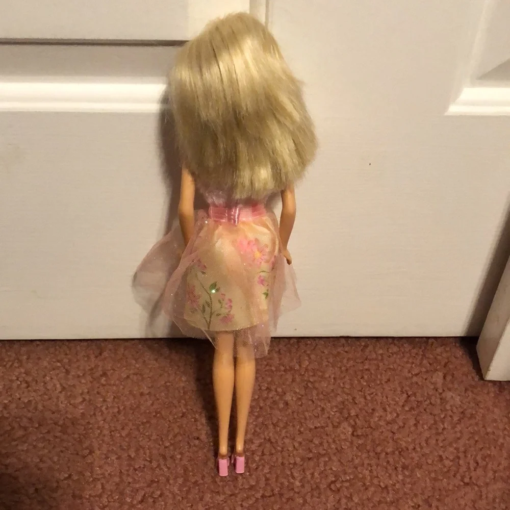 Springtime Barbie - Picture 2 of 2
